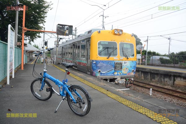 走ろ去る電車