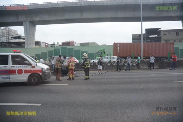 台湾高速での交通事故
